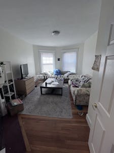 Brookline Great 3 bed 2 bath available NOW on Winthrop Rd in Brookline!   Washington Square - $5,400 No Fee