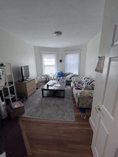 Brookline Great 3 bed 2 bath available NOW on Winthrop Rd in Brookline!   Washington Square - $5,400 No Fee