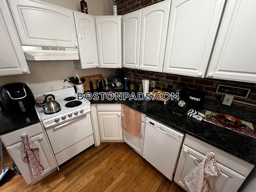 BOSTON - NORTH END - 2 Beds, 1 Bath - Image 2