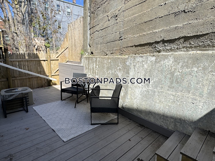 Saint James Place, Boston