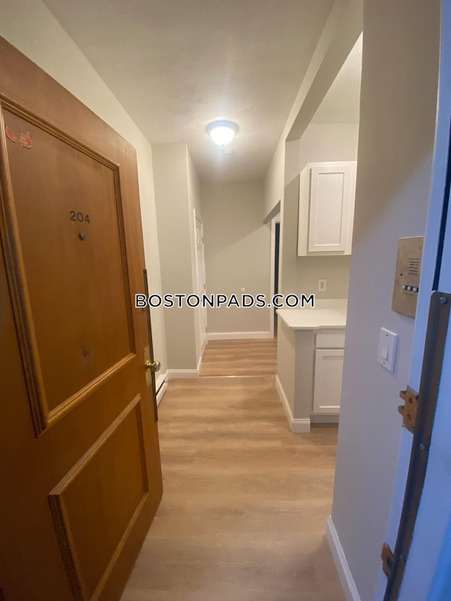 Boston - $3,900+ /mo