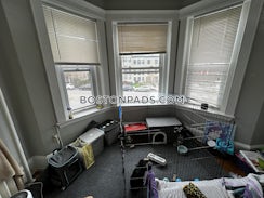 Commonwealth Ave./>, Boston