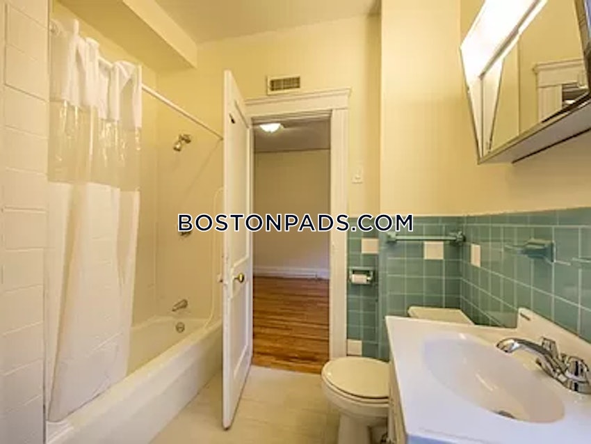 BROOKLINE- BOSTON UNIVERSITY - 4 Beds, 2 Baths - Image 11