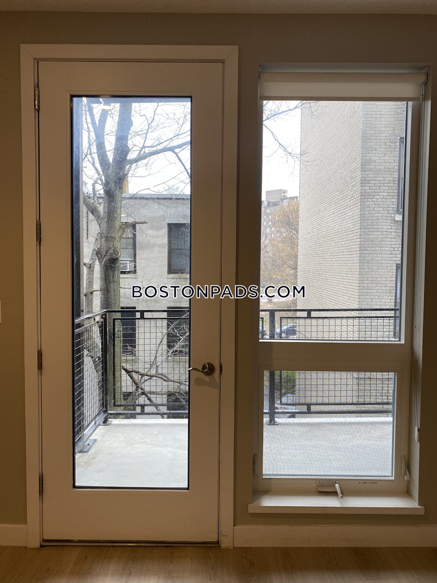 BOSTON - MISSION HILL - 3 Beds, 2 Baths - Image 13