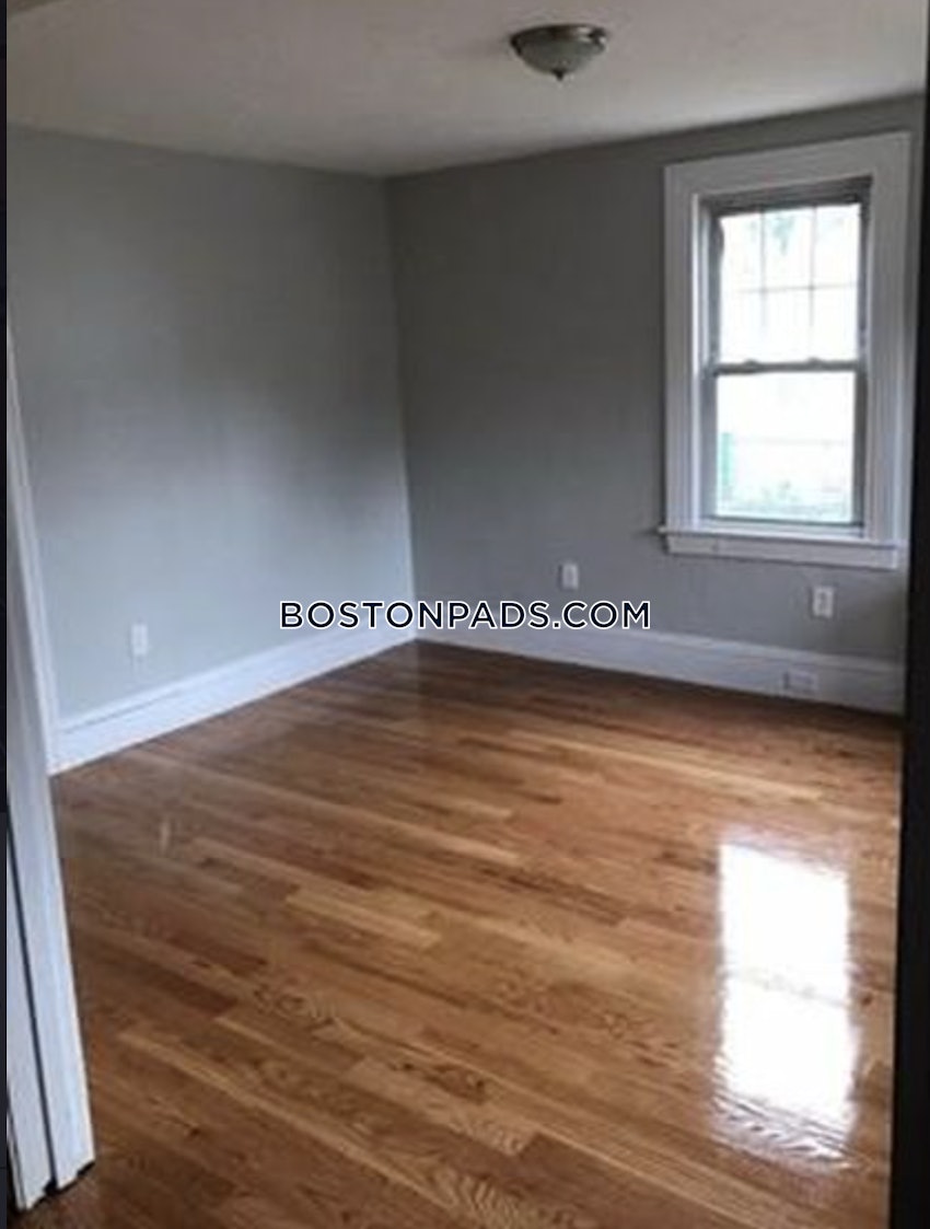 BOSTON - HYDE PARK - 3 Beds, 1 Bath - Image 11