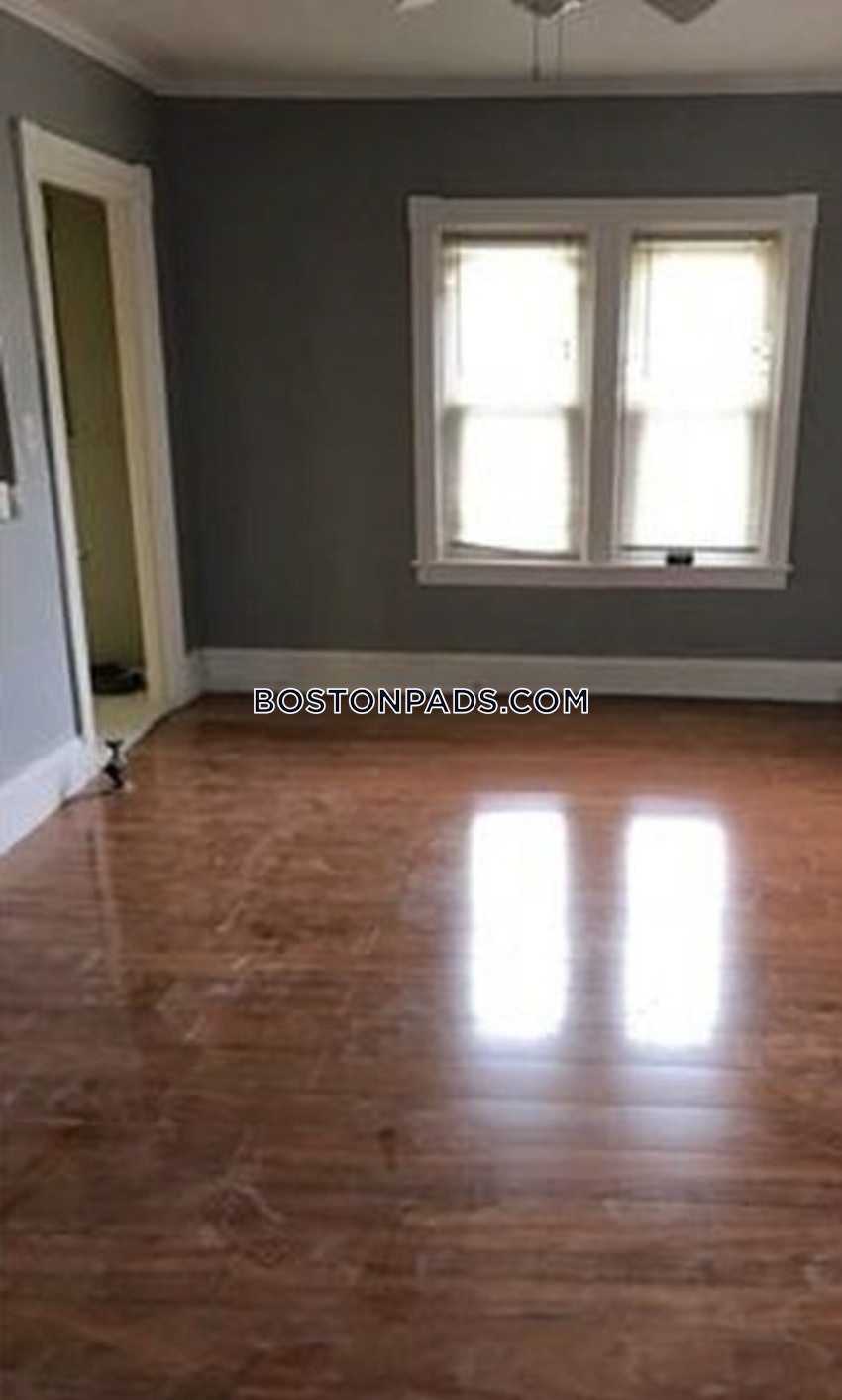 BOSTON - HYDE PARK - 3 Beds, 1 Bath - Image 12