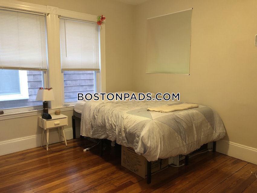 CAMBRIDGE - INMAN SQUARE - 3 Beds, 1.5 Baths - Image 4