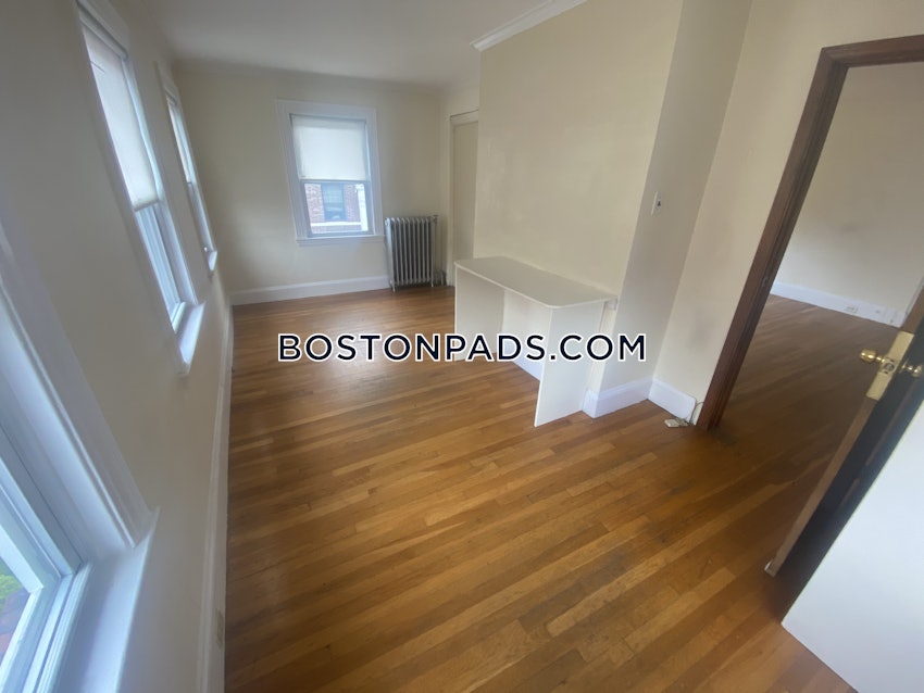 BOSTON - BRIGHTON - CLEVELAND CIRCLE - 4 Beds, 1 Bath - Image 3