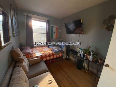 Boston - 4 Beds, 2 Baths