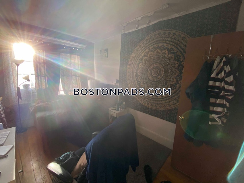 BOSTON - ALLSTON - 4 Beds, 2 Baths - Image 13