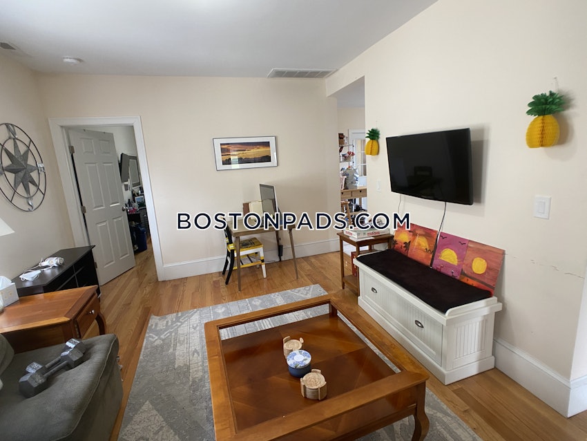 MEDFORD - TUFTS - 3 Beds, 1 Bath - Image 6