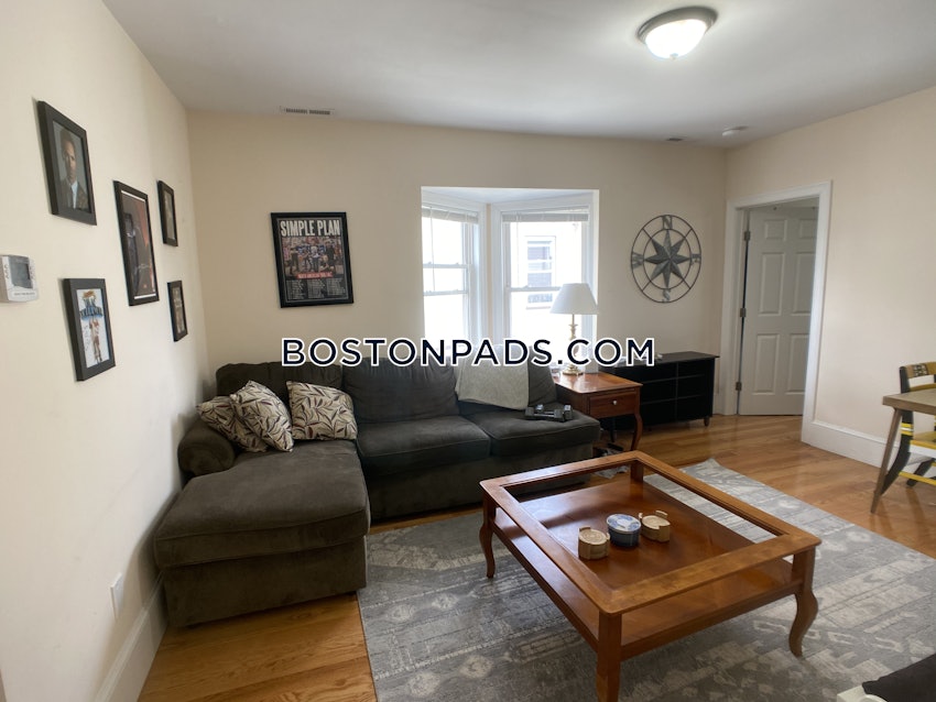 MEDFORD - TUFTS - 3 Beds, 1 Bath - Image 9