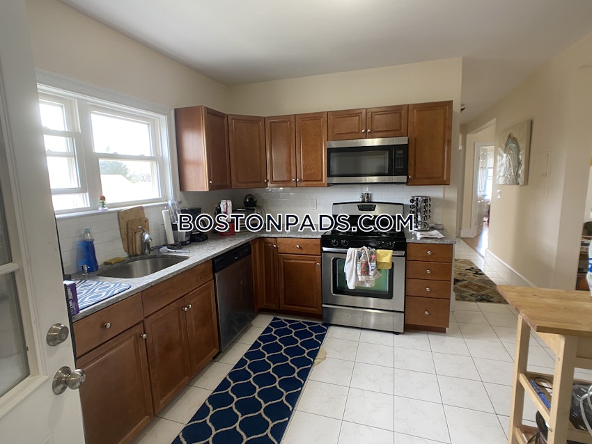 MEDFORD - TUFTS - 3 Beds, 1 Bath - Image 15