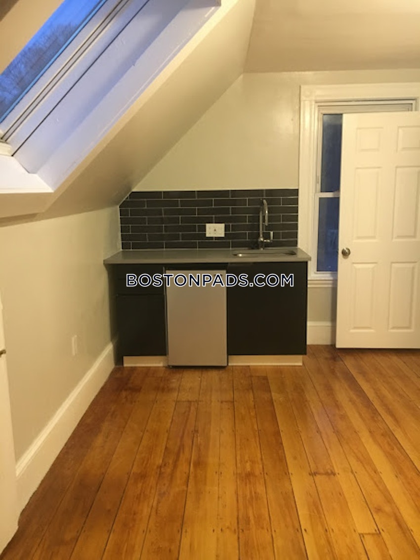 BOSTON - JAMAICA PLAIN - FOREST HILLS - 5 Beds, 2 Baths - Image 4