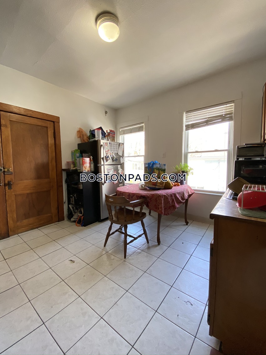 MEDFORD - TUFTS - 3 Beds, 1 Bath - Image 7