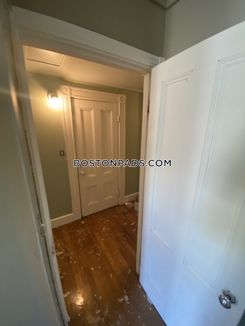 WALTHAM - 6 Beds, 2 Baths - Image 3