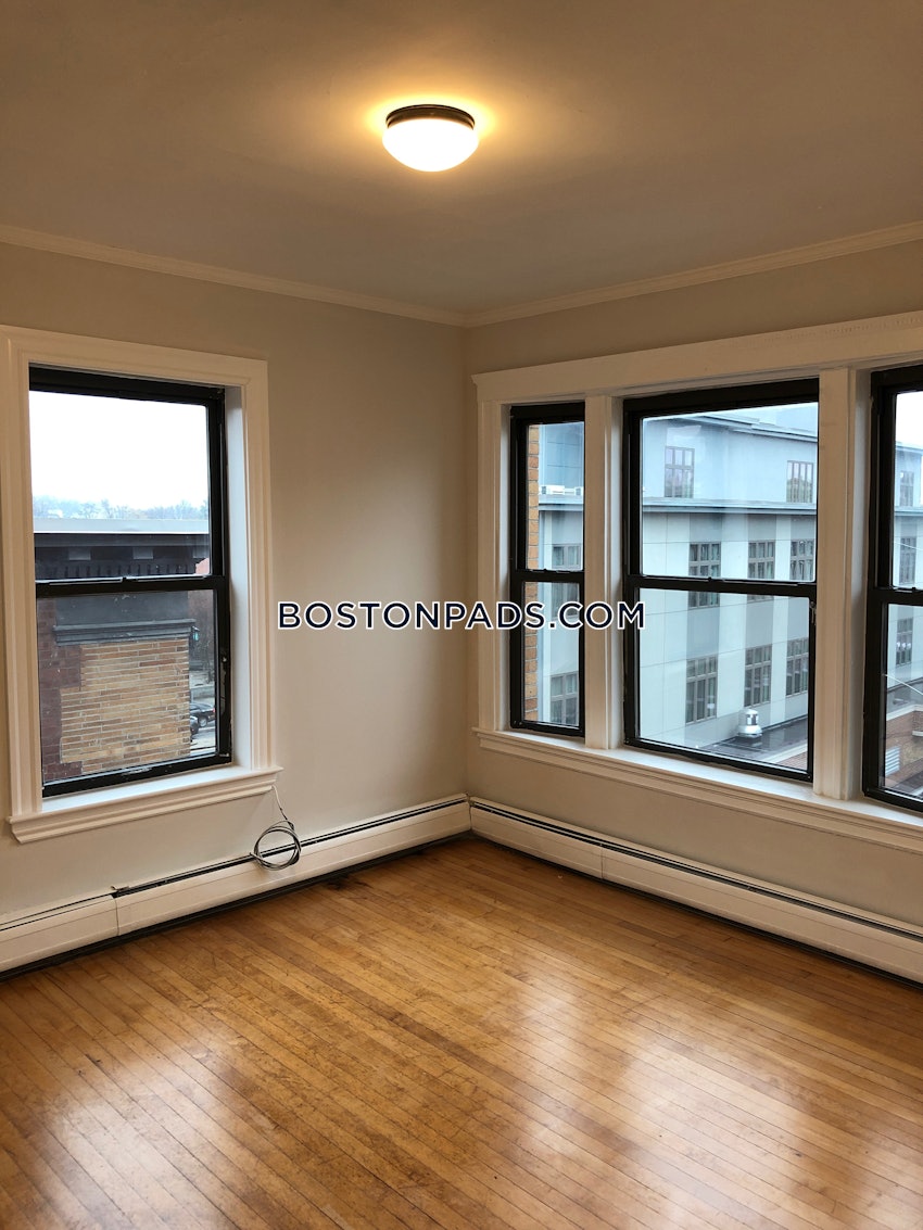 CAMBRIDGE - PORTER SQUARE - 3 Beds, 1 Bath - Image 4