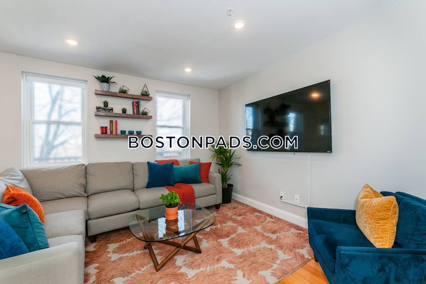 BOSTON - FORT HILL - 4 Beds, 2.5 Baths - Image 2