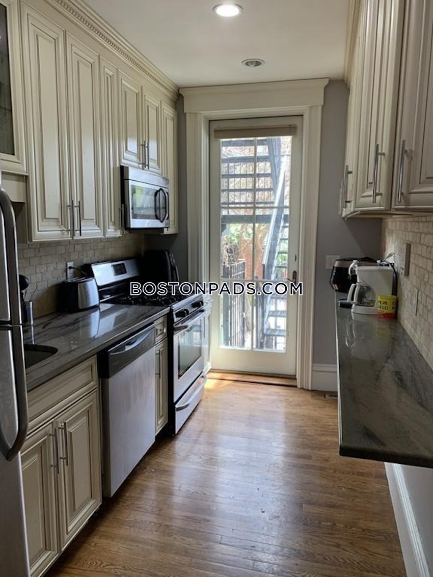 BOSTON - MISSION HILL - 4 Beds, 2 Baths - Image 3