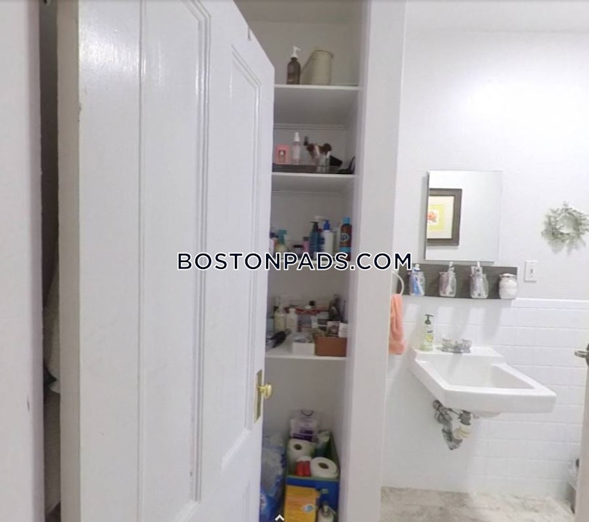 SOMERVILLE - PORTER SQUARE - 3 Beds, 1 Bath - Image 12