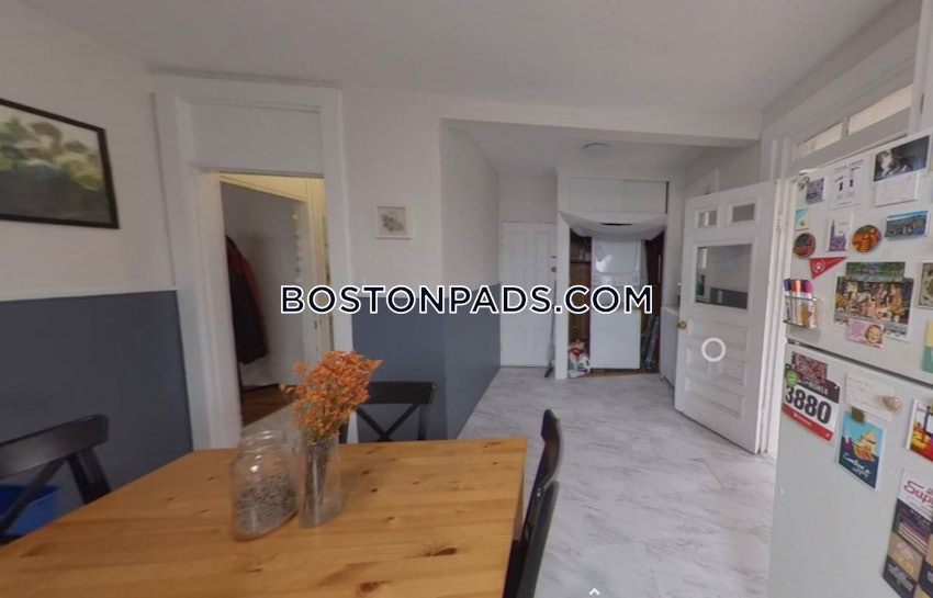 SOMERVILLE - PORTER SQUARE - 3 Beds, 1 Bath - Image 3