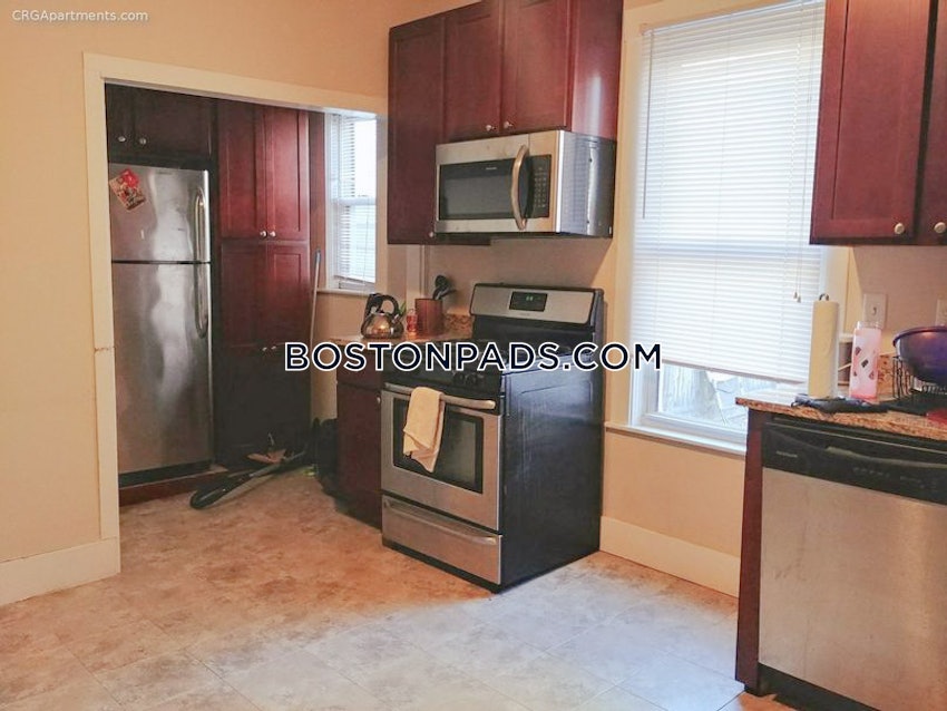 SOMERVILLE - DAVIS SQUARE - 3 Beds, 1 Bath - Image 2