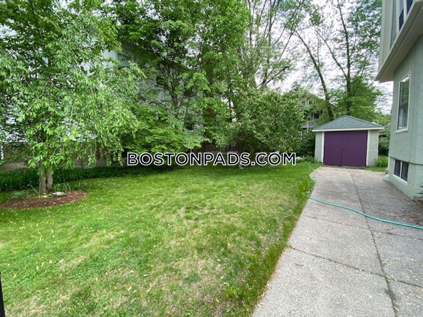 SOMERVILLE - TUFTS - 5 Beds, 2.5 Baths - Image 17