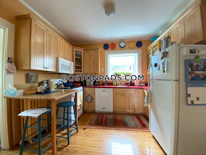 SOMERVILLE - TUFTS - 5 Beds, 2.5 Baths - Image 4