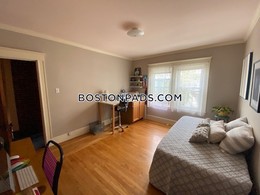 SOMERVILLE - TUFTS - 5 Beds, 2.5 Baths - Image 11