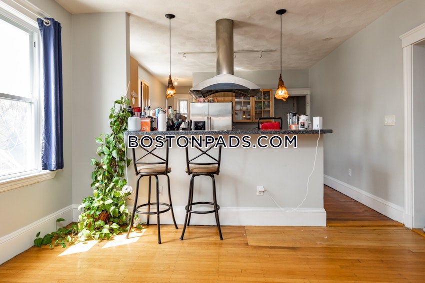 SOMERVILLE - PORTER SQUARE - 4 Beds, 2 Baths - Image 1