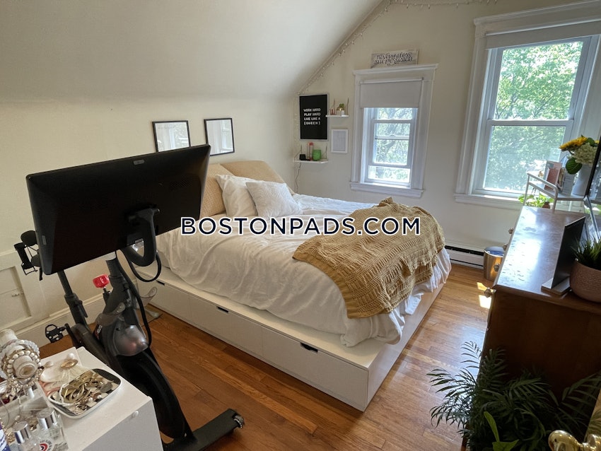 BOSTON - BRIGHTON - OAK SQUARE - 3 Beds, 1 Bath - Image 4