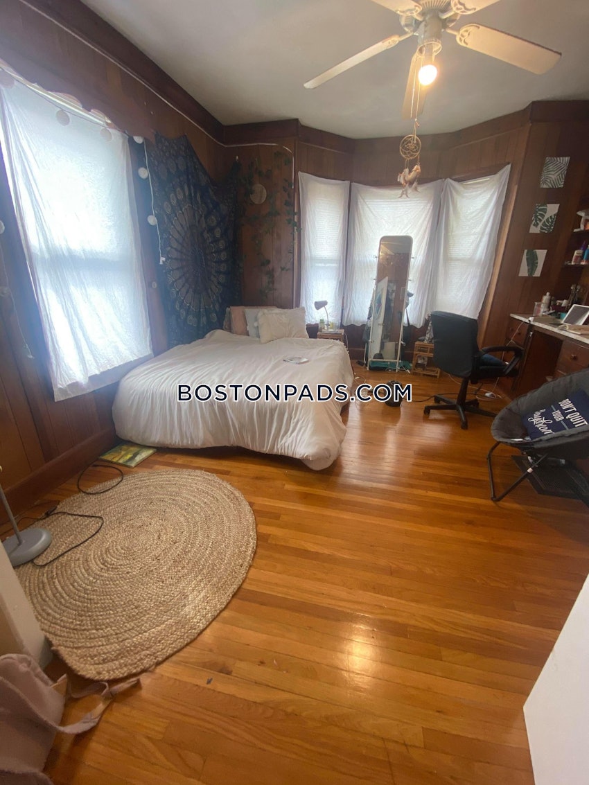 MEDFORD - TUFTS - 3 Beds, 1 Bath - Image 6