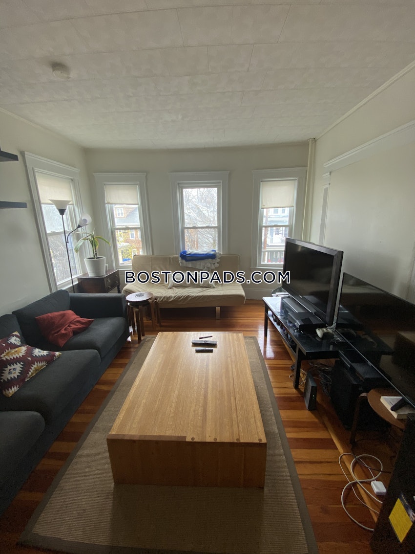 SOMERVILLE - TUFTS - 5 Beds, 2 Baths - Image 7