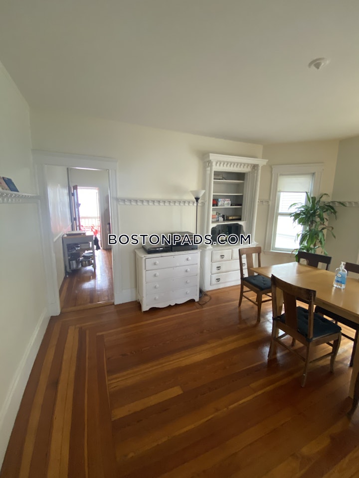 somerville-5-beds-2-baths-tufts-7000-6136360 