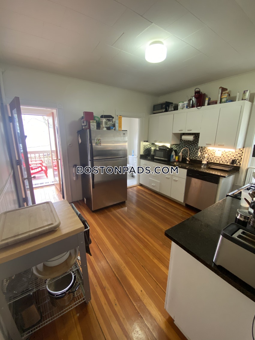 SOMERVILLE - TUFTS - 5 Beds, 2 Baths - Image 1