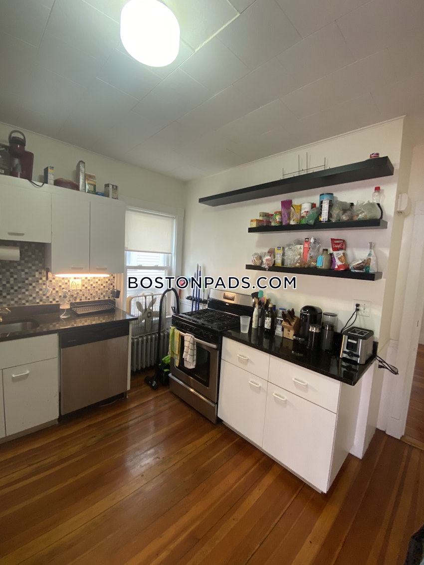 SOMERVILLE - TUFTS - 5 Beds, 2 Baths - Image 2