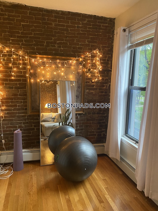 Boston - $4,600+ /mo