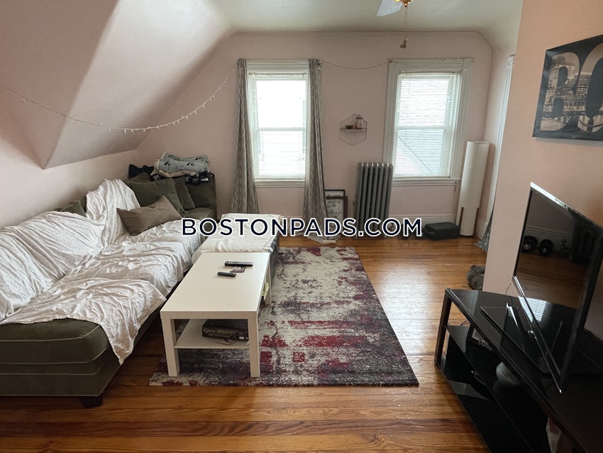 BOSTON - BRIGHTON - OAK SQUARE - 3 Beds, 1 Bath - Image 4