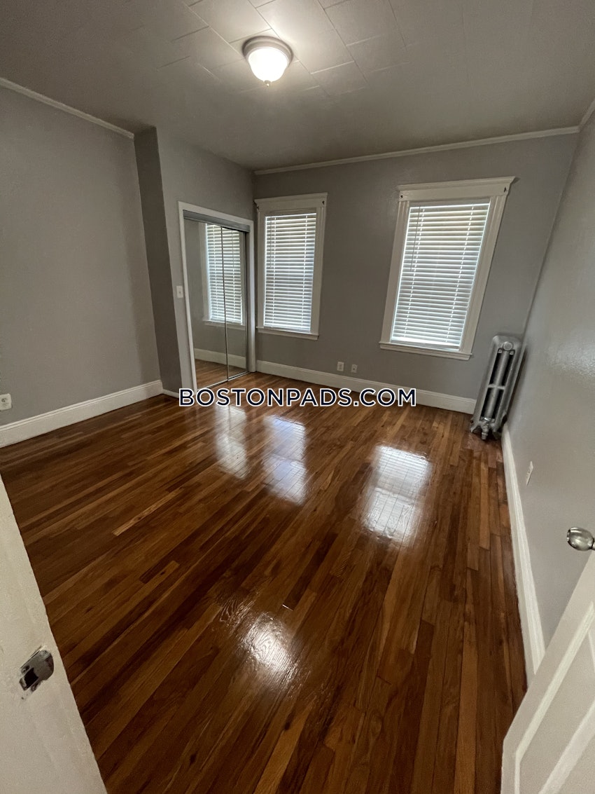 REVERE - 3 Beds, 1 Bath - Image 6