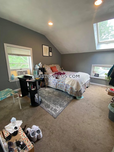 Boston - 4 Beds, 2 Baths