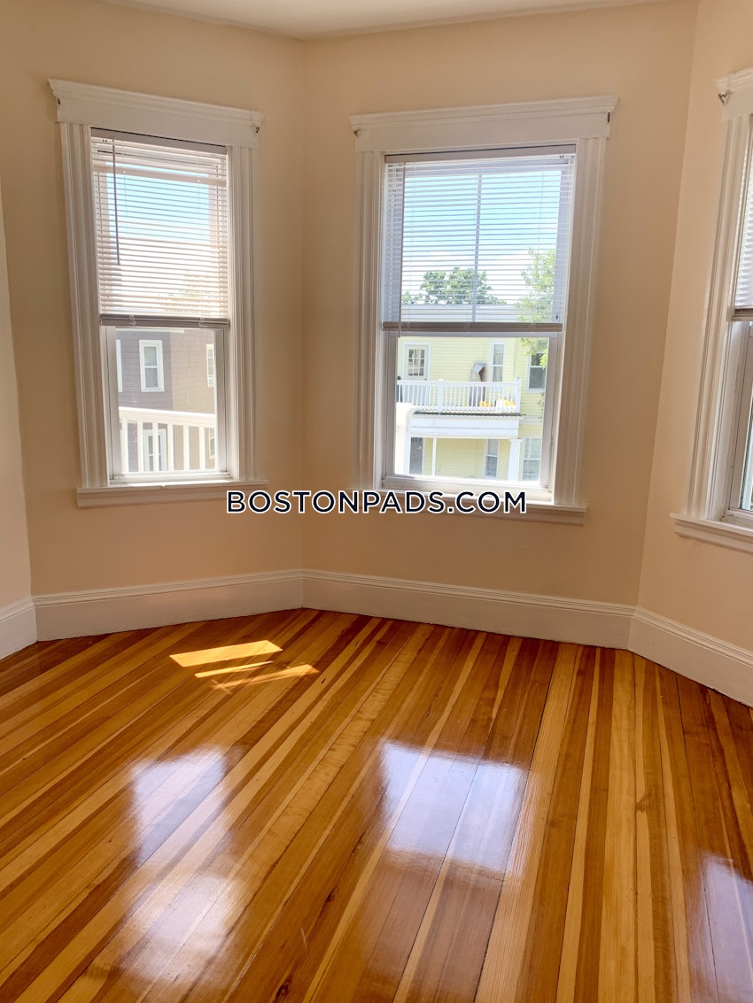 BOSTON - DORCHESTER - UPHAMS CORNER - 3 Beds, 1 Bath - Image 46