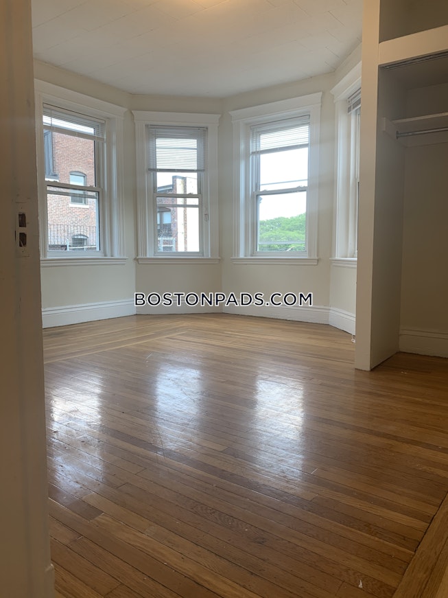 Boston - $2,150+ /mo