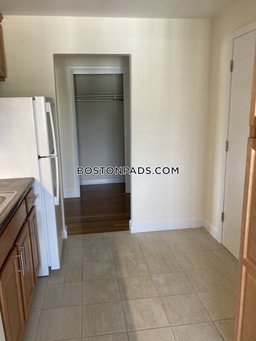 ARLINGTON - 1 Bed, 1 Bath - Image 6