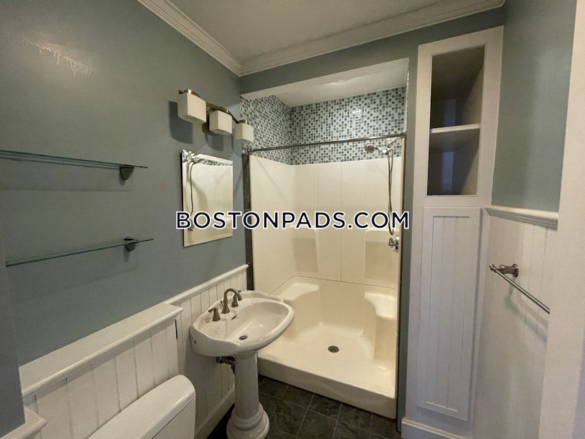 MEDFORD - TUFTS - 2 Beds, 1 Bath - Image 1