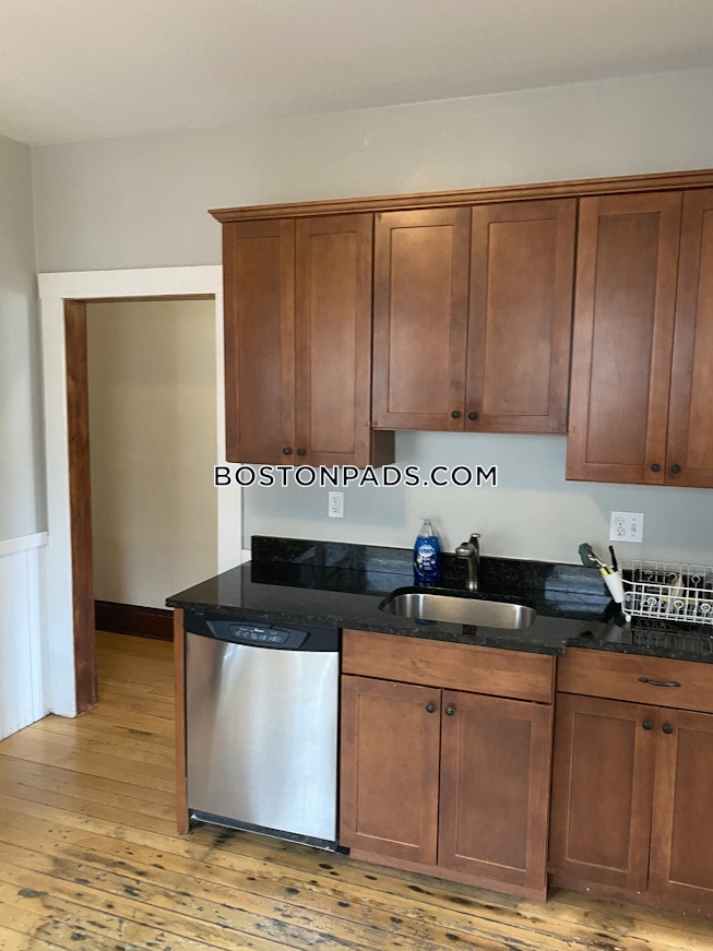 Medford - $4,400+ /mo