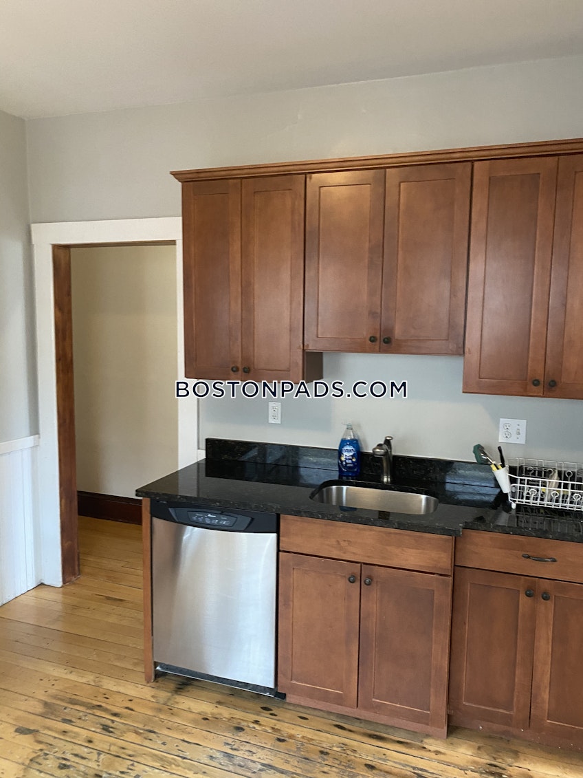 Medford - $4,400+ /month