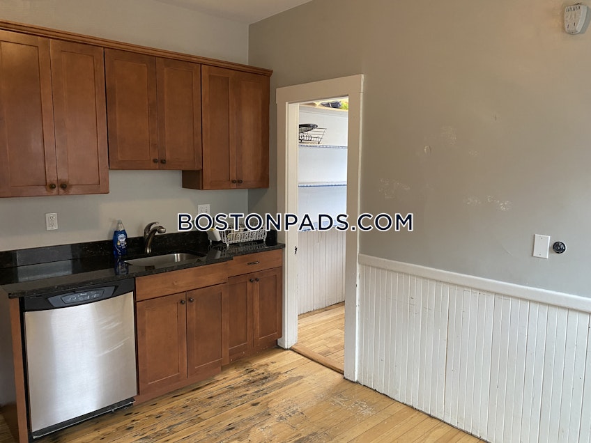 Medford - $4,400+ /month