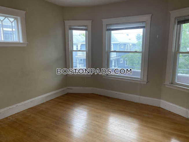 Medford - $4,400+ /mo