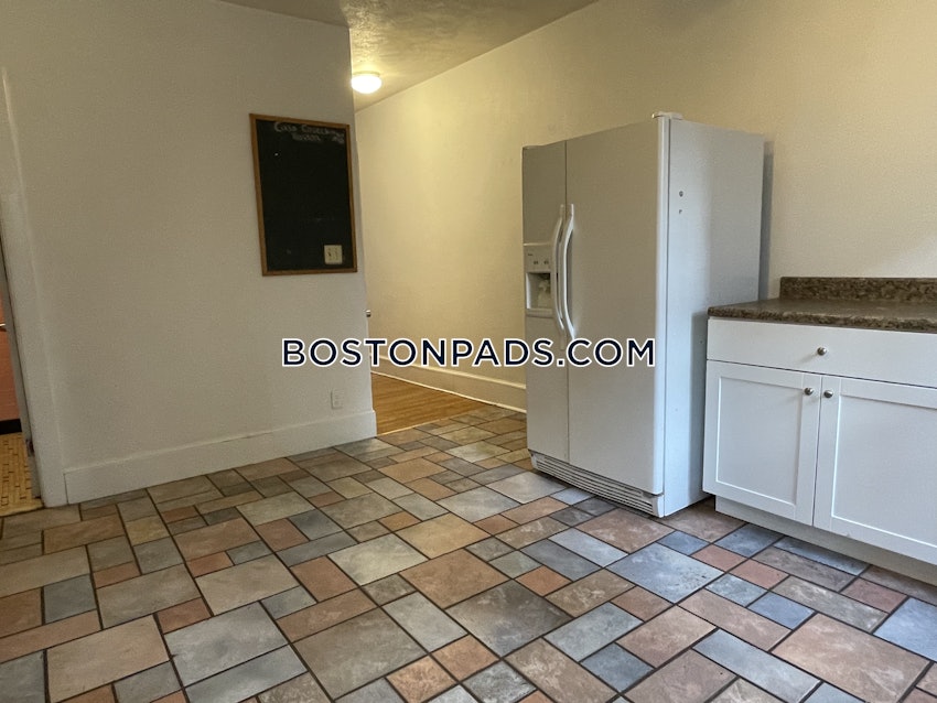 BOSTON - MISSION HILL - 5 Beds, 2.5 Baths - Image 24