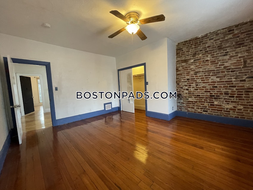 BOSTON - MISSION HILL - 5 Beds, 2.5 Baths - Image 32